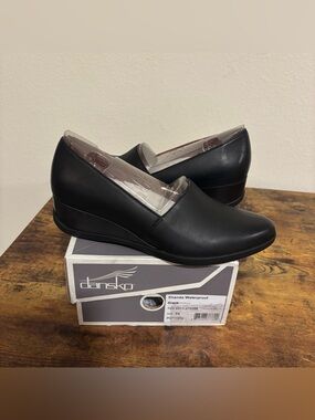 NWT Dansko Women's Black waterproof leather slip on Loafer Flats
